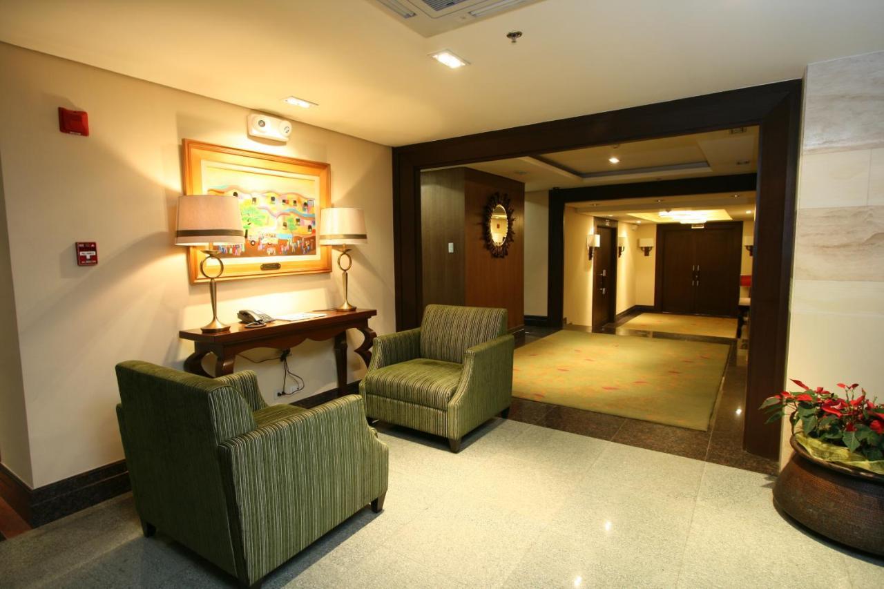 Crown Regency Hotel Makati San Pedro Makati Eksteriør billede