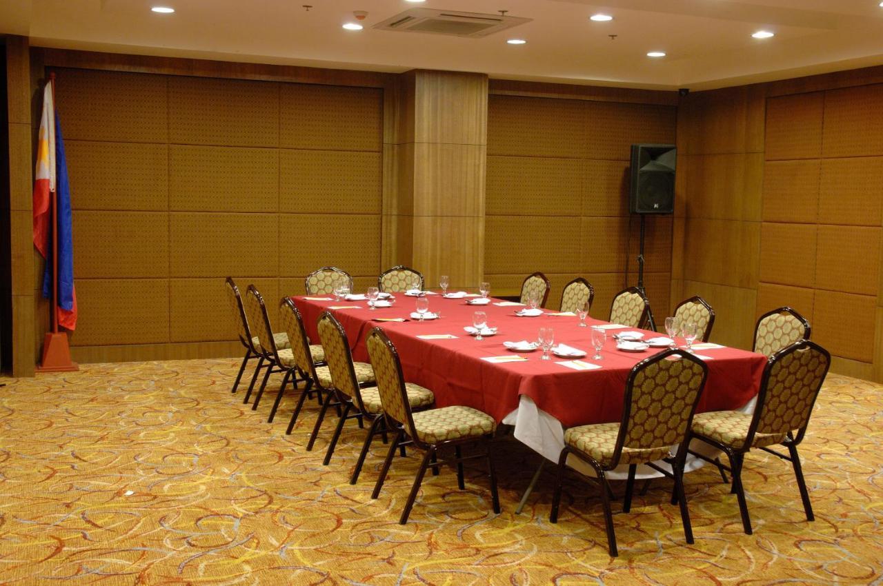 Crown Regency Hotel Makati San Pedro Makati Eksteriør billede
