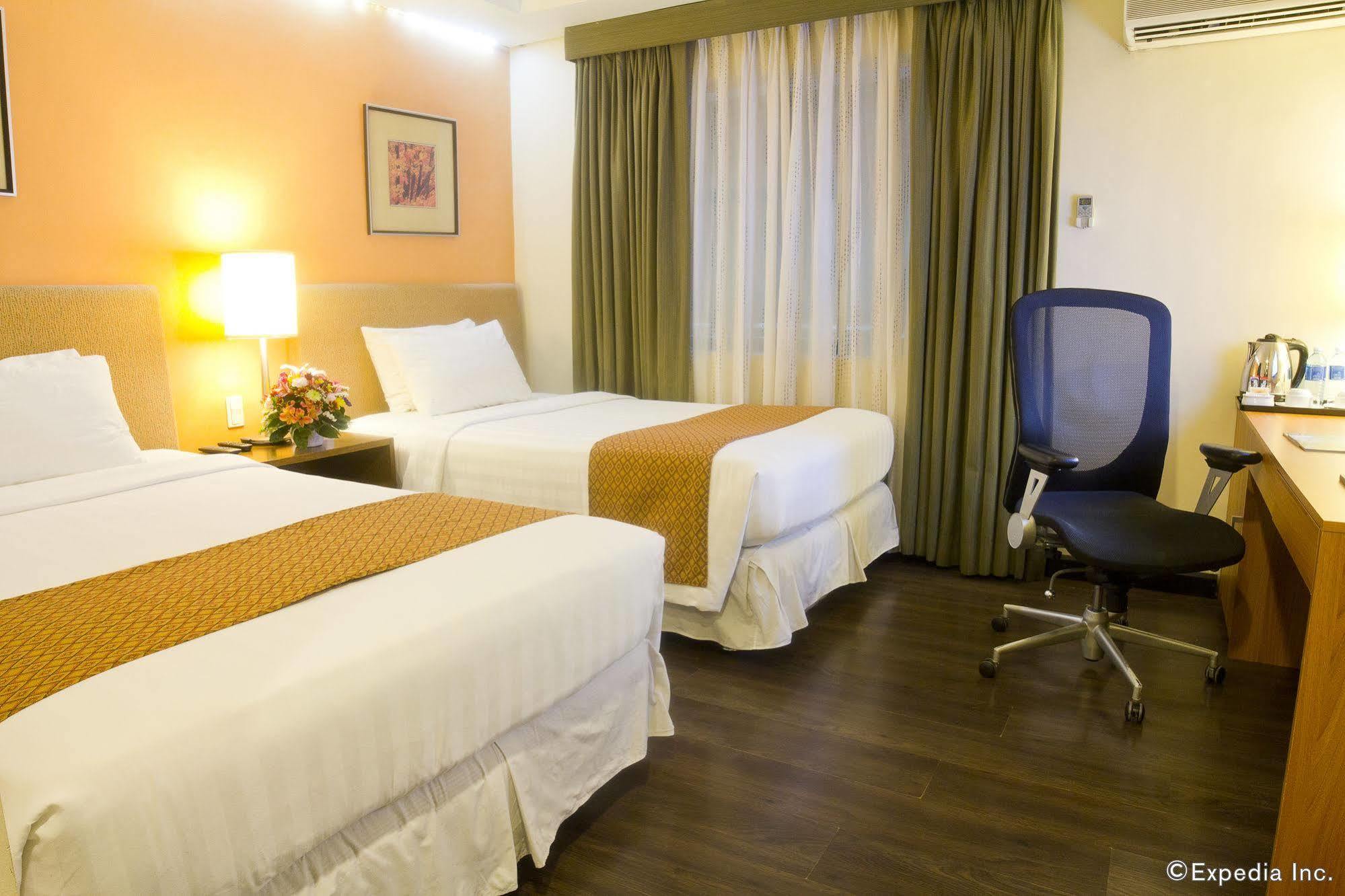 Crown Regency Hotel Makati San Pedro Makati Eksteriør billede