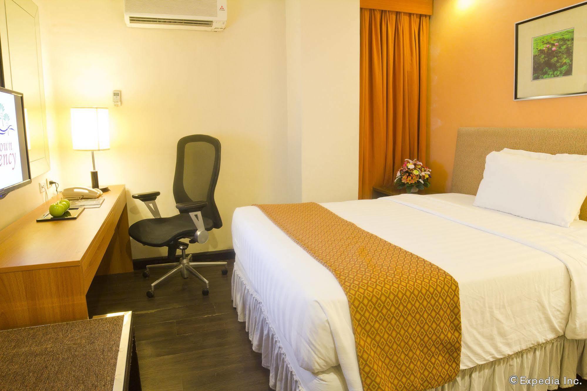 Crown Regency Hotel Makati San Pedro Makati Eksteriør billede